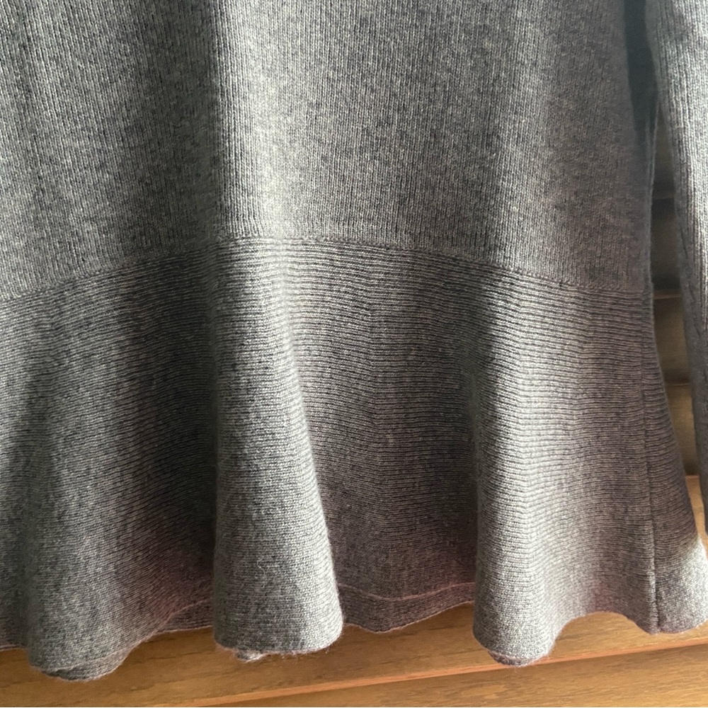 Banana Republic V-Neck Wool Cashmere women’s Medium M Sweater NWT - Picture 3 of 14